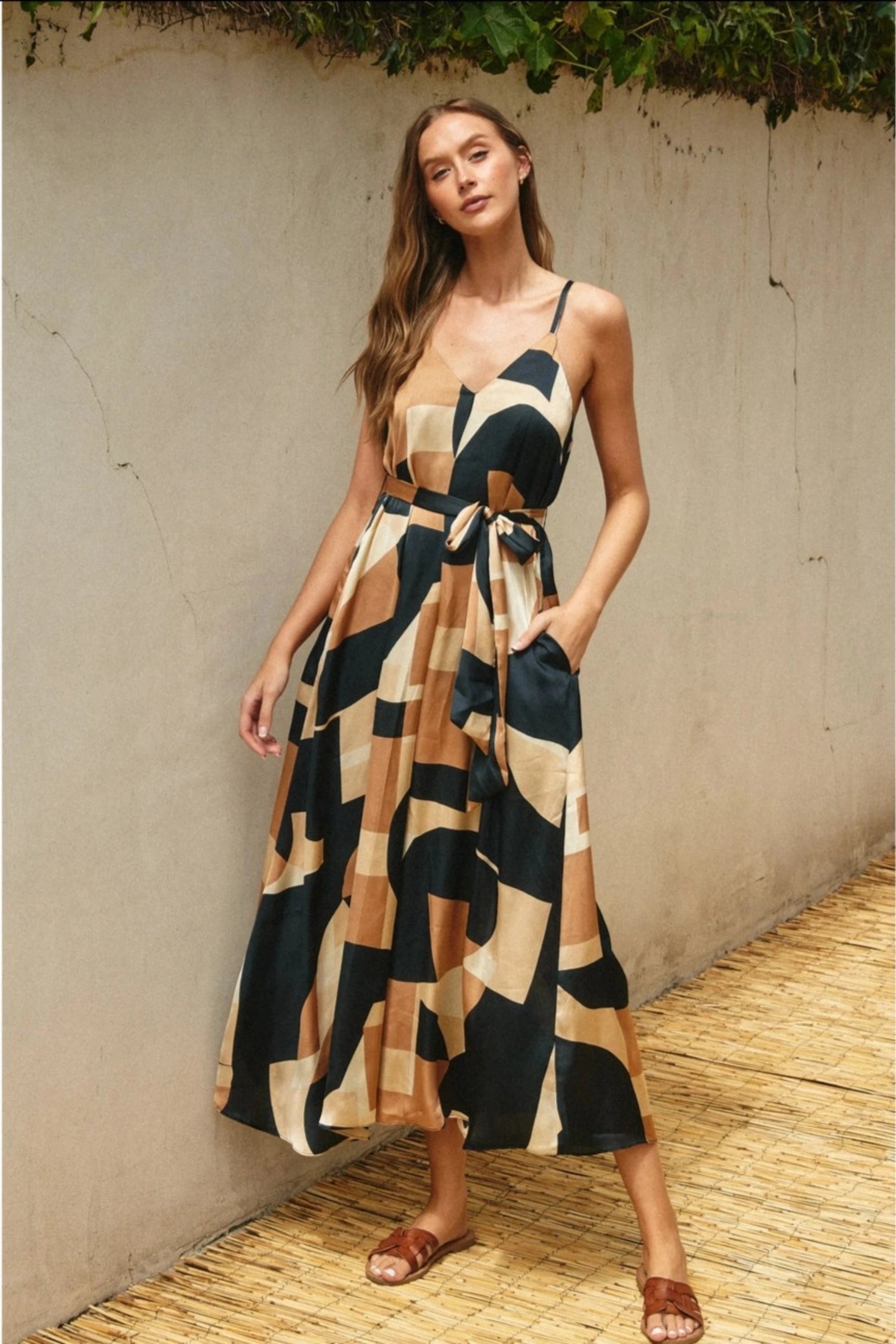 LEONA FIRST CLASS EXTRA FLARED DRESS - MIDNIGHT TAUPE