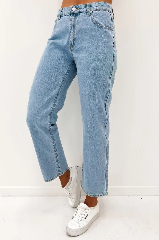 A 95 Mid Straight Jean Walk Away Trendy Bootcut High-Waisted Jeans